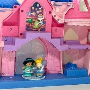 Fisher-Price Little People Disney Princess Magical Lights & Dancing Castle